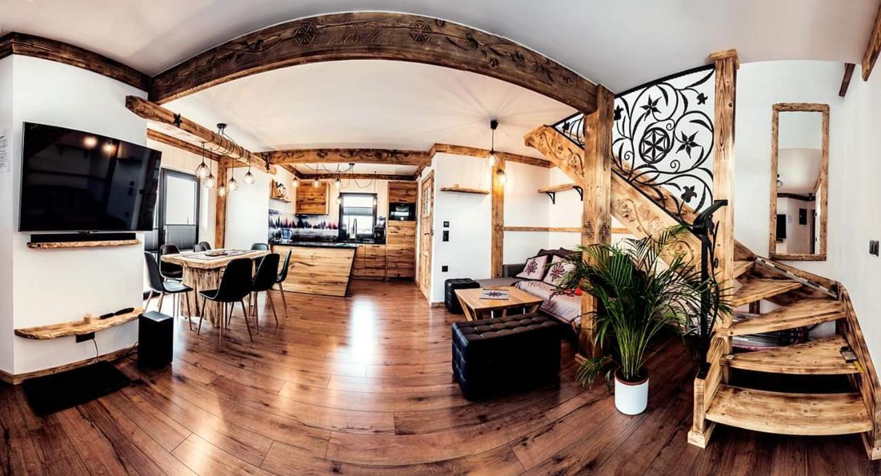 צ'אפלארי Laura Resort - Luxury Chalets Z Jacuzzi מראה חיצוני תמונה